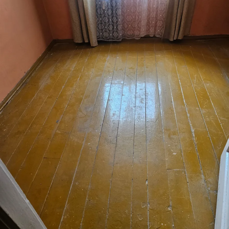 Ten sam pokój po wyniesieniu rzeczy