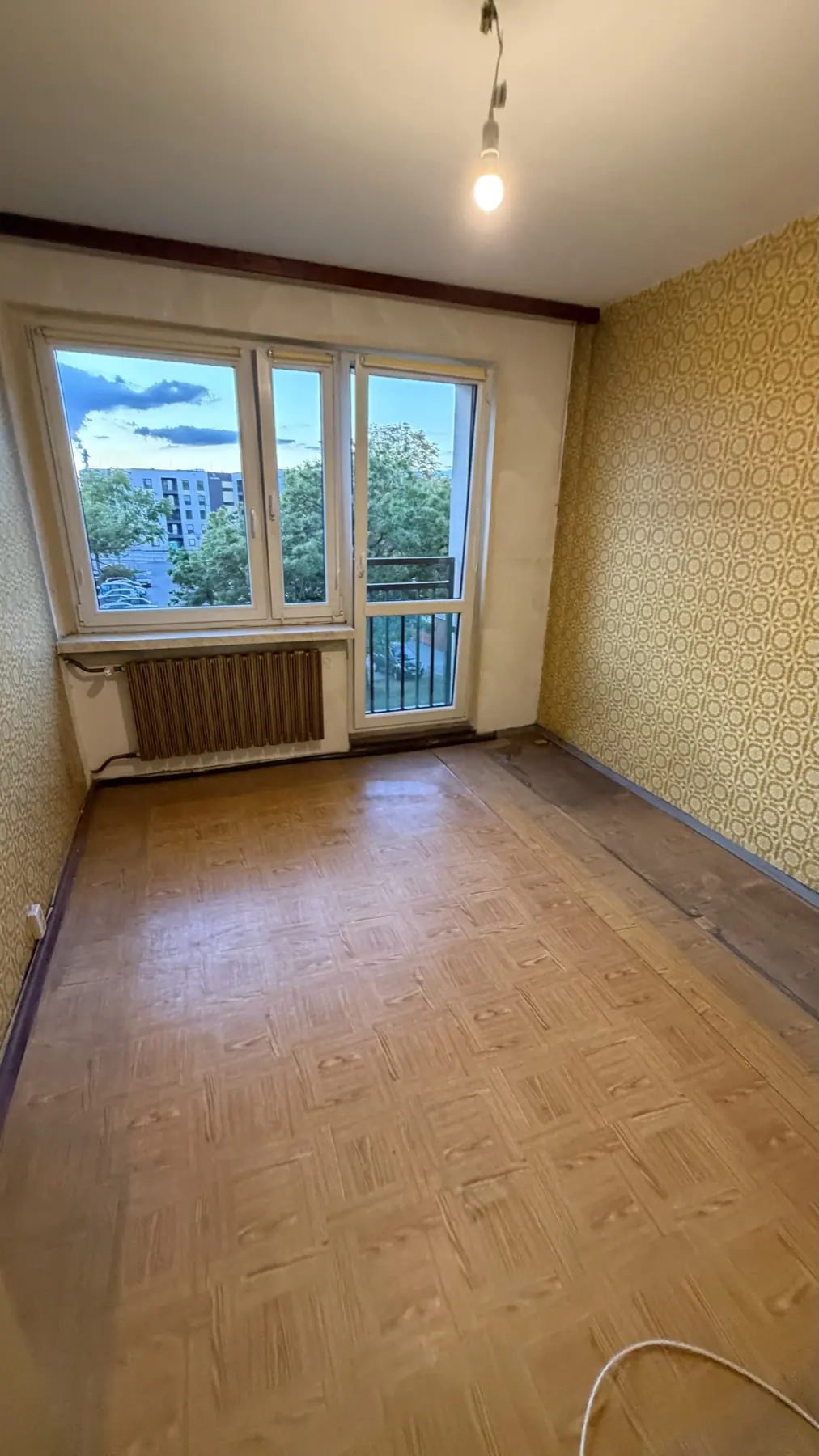 Ten sam pokój po wyniesieniu rzeczy